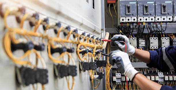 Professional Electrician technician working in Hebron, IN